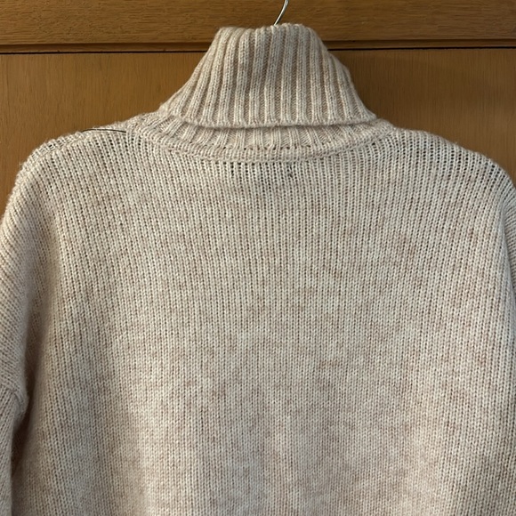 Banana Republic Factory Women’s Oversized Turtleneck Sweater New Tan Medium - Picture 12 of 14